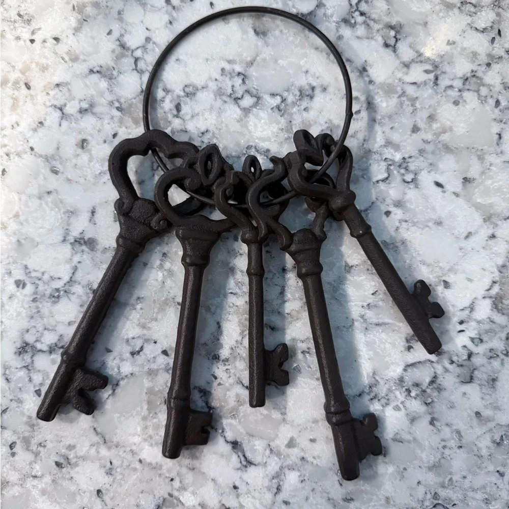 Decorative Rustic Cast Iron Key Set - Picture 1 of 2